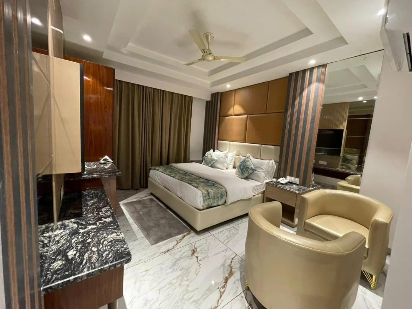 Hotel Dev Place *