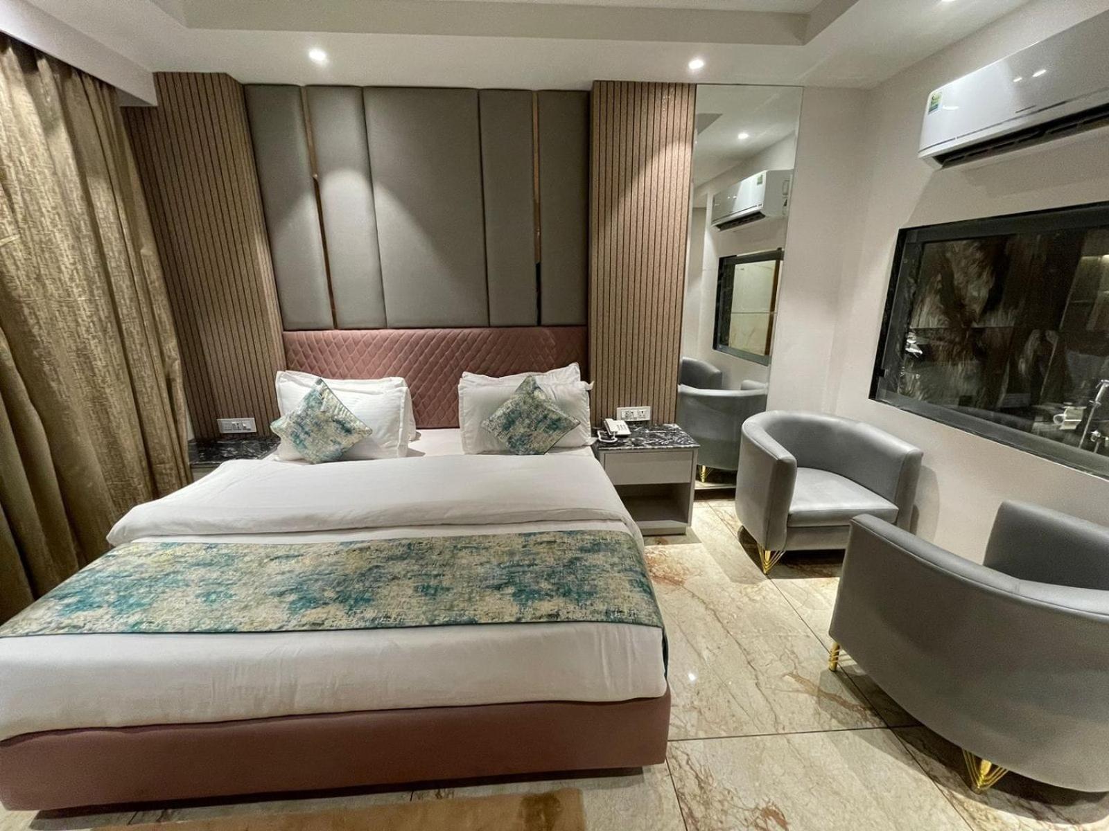 Dev Place * New Delhi